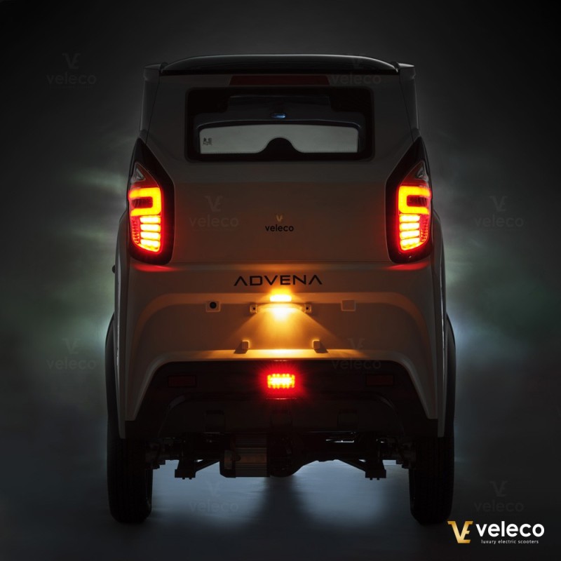Veleco ADVENA: ciclomotor eléctrico cerrado de 2 plazas tipo coche